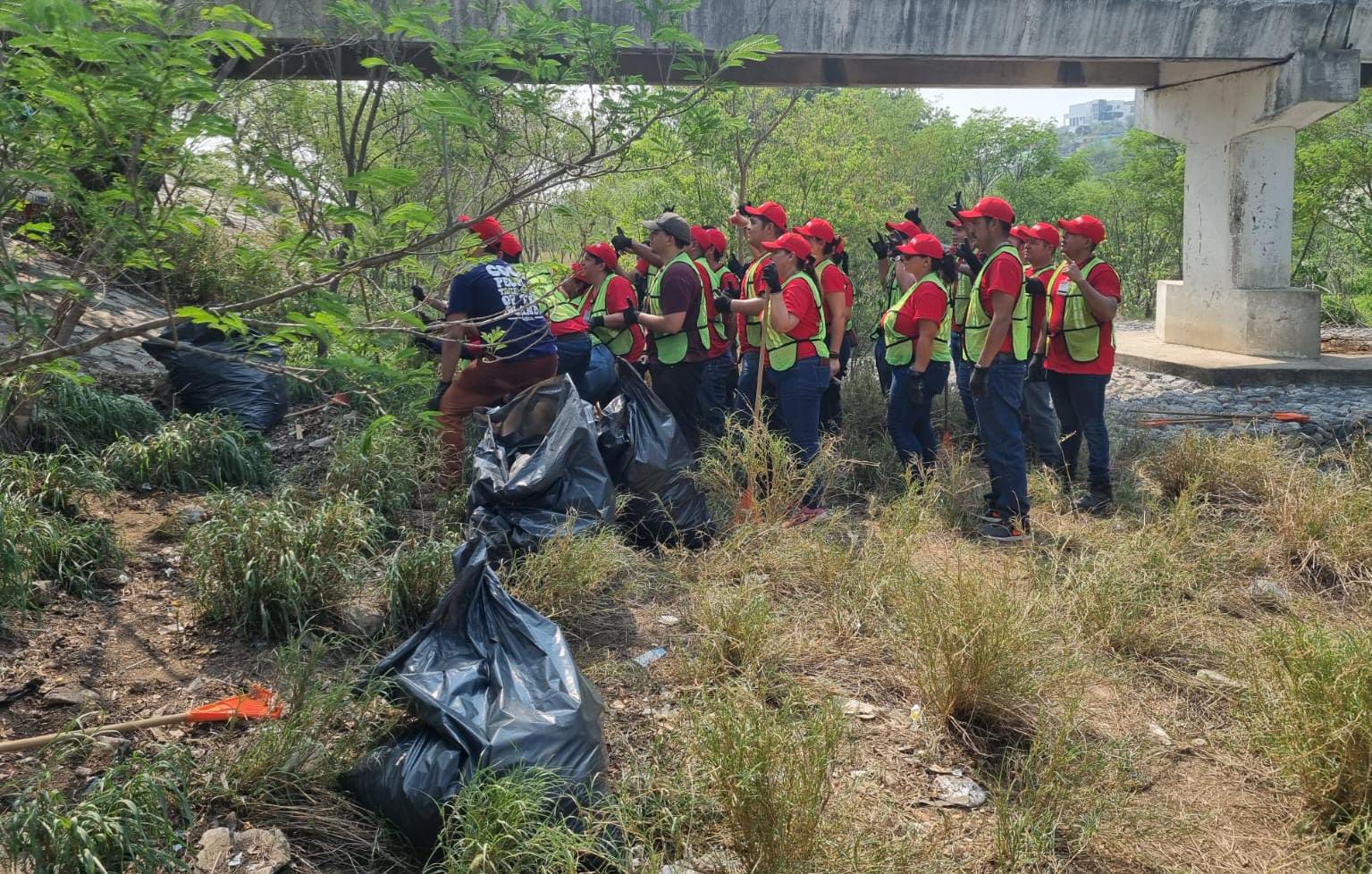 Participa Gobierno de Victoria jornada de limpieza de HEB en río San Marcos