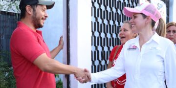 Pide Alejandra Cárdenas el voto en el Fracc. Sierra Ventana para llegar al Congreso