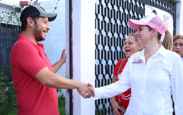 Pide Alejandra Cárdenas el voto en el Fracc. Sierra Ventana para llegar al Congreso