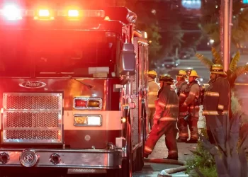 Bomberos sofocan incendio en bodega y tienda de autoservicio en Altamira, Tamaulipas