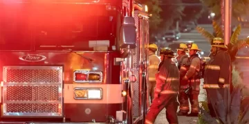 Bomberos sofocan incendio en bodega y tienda de autoservicio en Altamira, Tamaulipas
