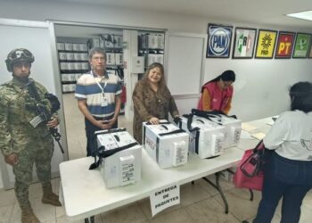 Comenzó el reparto de los paquetes electorales en el Distrito 8 Federal