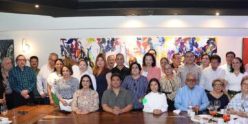 Se reúne Mónica Villarreal con notarios públicos de Tampico