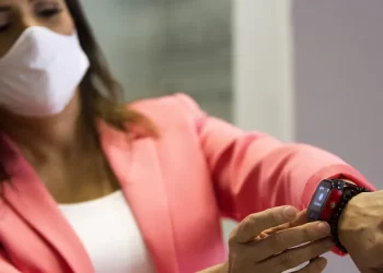 Cofepris aprueba software para monitoreo cardiaco en relojes inteligentes