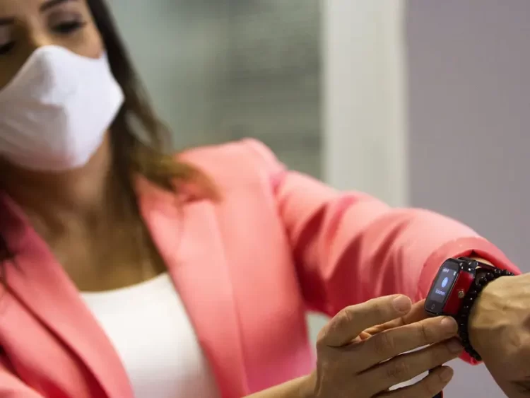 Cofepris aprueba software para monitoreo cardiaco en relojes inteligentes