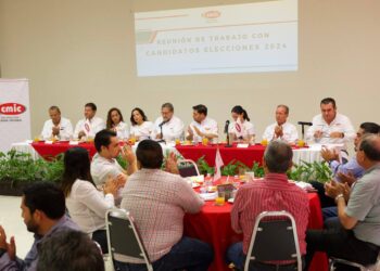 Candidatos de Movimiento Ciudadano exponen proyectos ante la CMIC Victoria