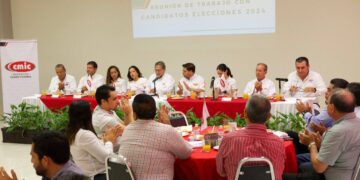Candidatos de Movimiento Ciudadano exponen proyectos ante la CMIC Victoria