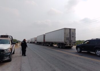 Desbloquean carretera Victoria-Matamoros en San Fernando; Guardia Estatal apoya vialidad