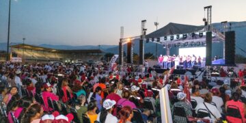 Katalyna Méndez de Morena cierra campaña junto a victorenses del Distrito 15