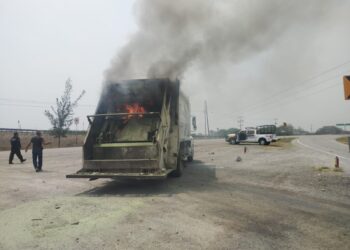 Se incendia camión recolector de basura en González, Tamaulipas
