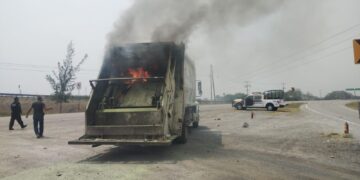 Se incendia camión recolector de basura en González, Tamaulipas