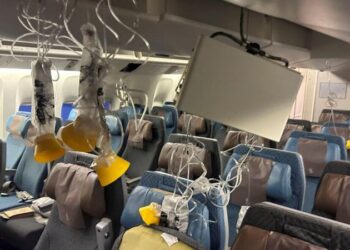 Turbulencias extremas en vuelo de Londres a Singapur dejan un muerto y 30 heridos