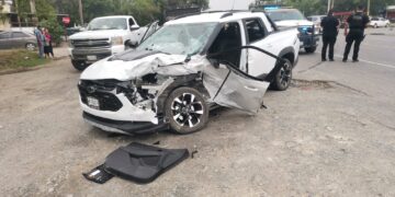 Dos lesionados  y cuantiosos daños dejó choque en la Carretera Victoria Monterrey.