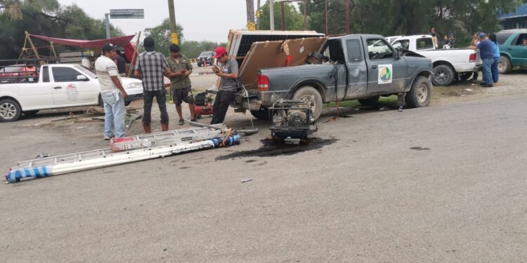 Dos lesionados  y cuantiosos daños dejó choque en la Carretera Victoria Monterrey.