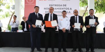 Rector de la UAT entrega nombramientos a directivos de la UAM Mante