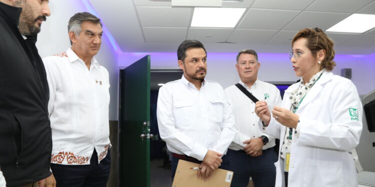 Supervisan Zoé Robledo y Américo Villarreal rehabilitación del Hospital del IMSS-Madero