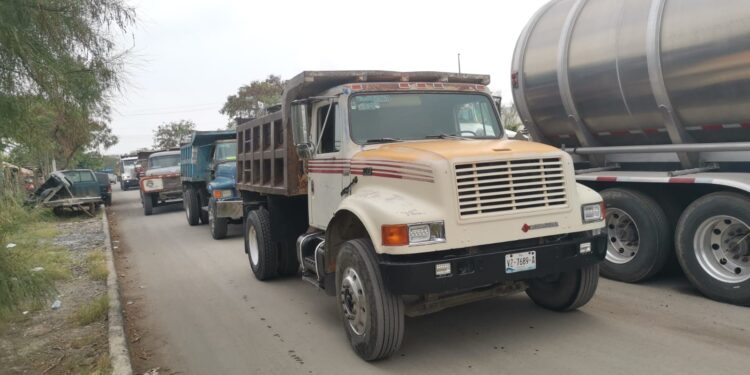 Protestan ante la FGR por el cierre de un banco de materiales en Victoria
