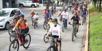 Celebra la UAT con gran éxito rodada deportiva familiar