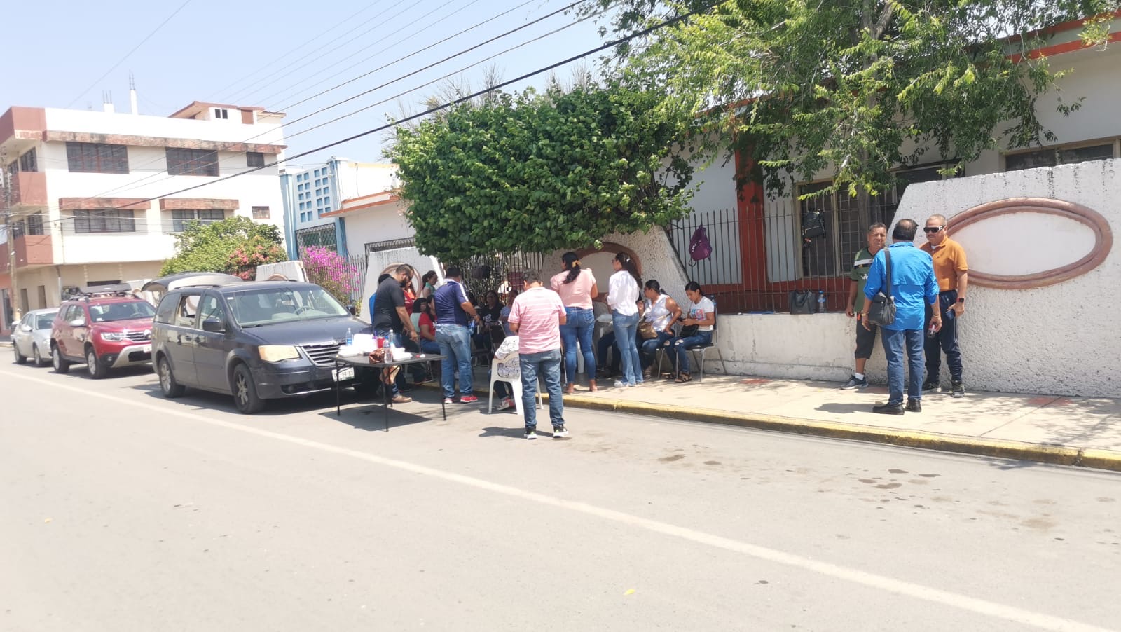Padres de familia protestan en escuela, acusan malos manejos financieros