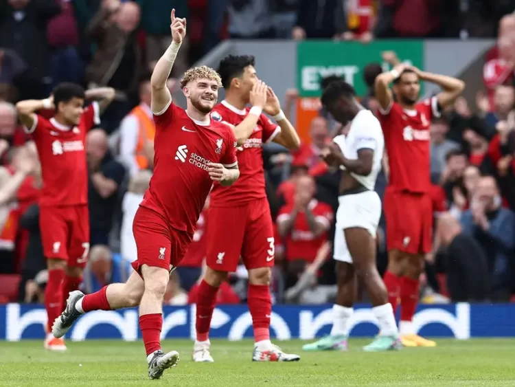 Liverpool se niega a dejar escapar la Premier League y gana al Tottenham