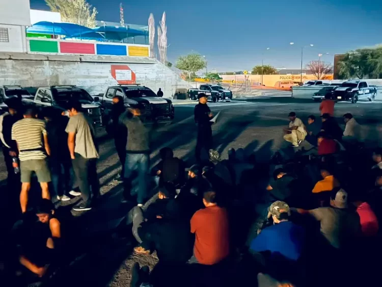 Rescatan a 147 migrantes en Chihuahua y detienen a 5 presuntos polleros
