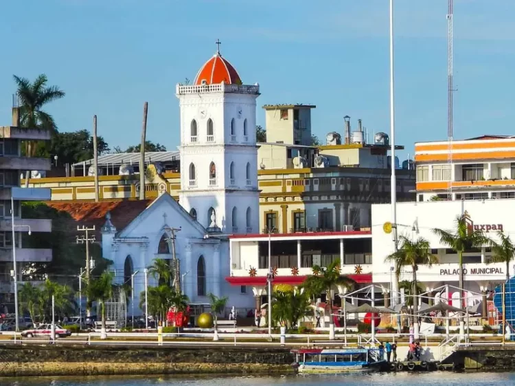 Turistas de Ecatepec mueren ahogados en playa de Tuxpan, Veracruz