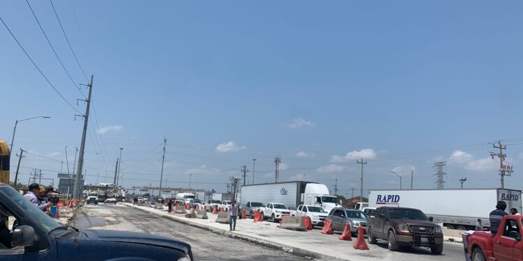 Bloquean sorgueros Puente Internacional Reynosa-Pharr