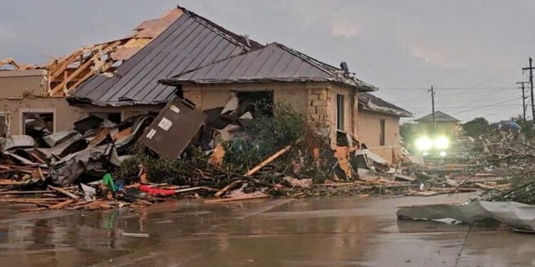 Tornado devasta Iowa: cinco muertos y decenas de heridos