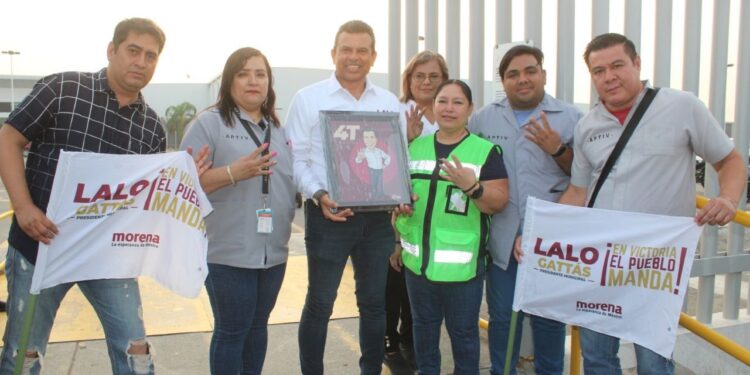 Dialoga Lalo Gattás con obreros y dirigentes de maquiladoras de Victoria