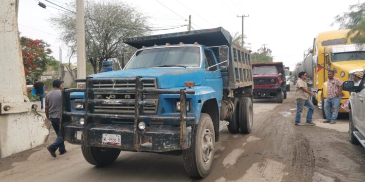 Protestan ante la FGR por el cierre de un banco de materiales en Victoria