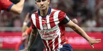 Chivas toma mínima ventaja sobre Toluca con un golazo de “Pocho” Guzmán