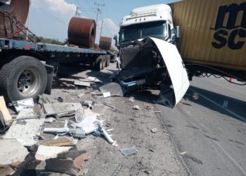 Choque múltiple provoca cierre de la carretera Victoria-Zaragoza-Tampico