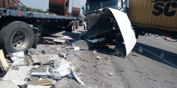 Choque múltiple provoca cierre de la carretera Victoria-Zaragoza-Tampico