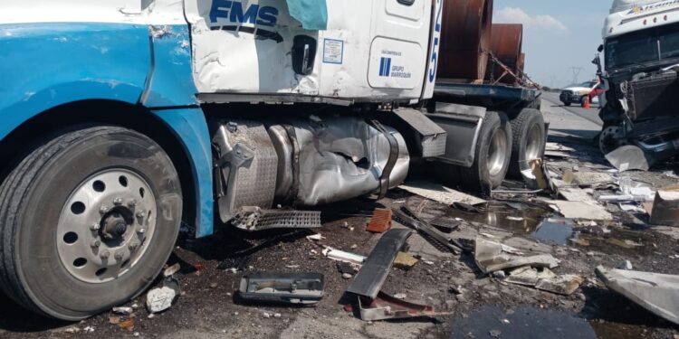 Choque múltiple provoca cierre de la carretera Victoria-Zaragoza-Tampico