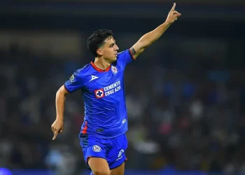 Cruz Azul triunfa 2-0 en su visita a Pumas y se acerca a Semifinales