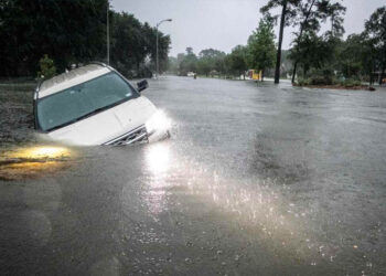 Tormentas inundan Texas: Aumenta alerta ambiental por desbordamientos