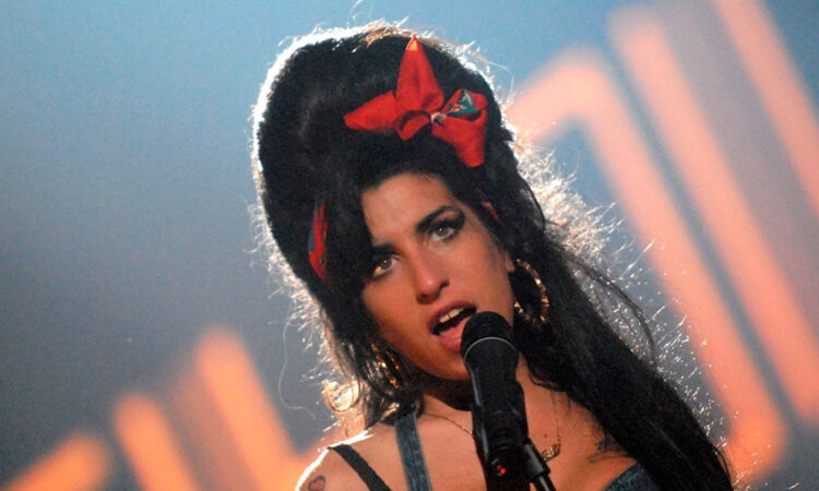 Amy Winehouse alcanza un hito: mil millones de reproducciones en línea