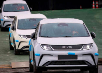 Biden aumenta aranceles al 100 % para vehículos eléctricos chinos en nueva medida comercial