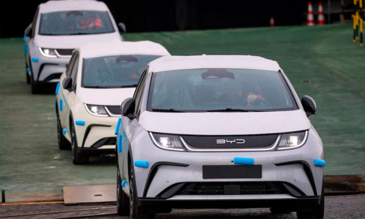 Biden aumenta aranceles al 100 % para vehículos eléctricos chinos en nueva medida comercial