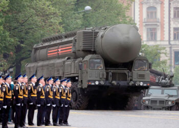 Rusia inicia ejercicios con armas nucleares tácticas