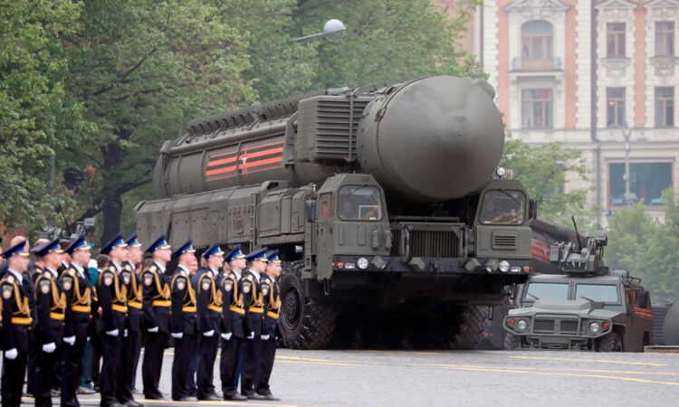 Rusia inicia ejercicios con armas nucleares tácticas