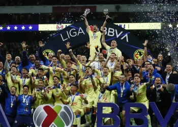 América festeja un título empañado por una polémica arbitral