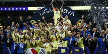 América festeja un título empañado por una polémica arbitral