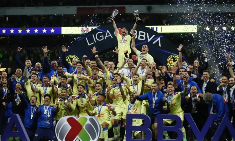 América festeja un título empañado por una polémica arbitral