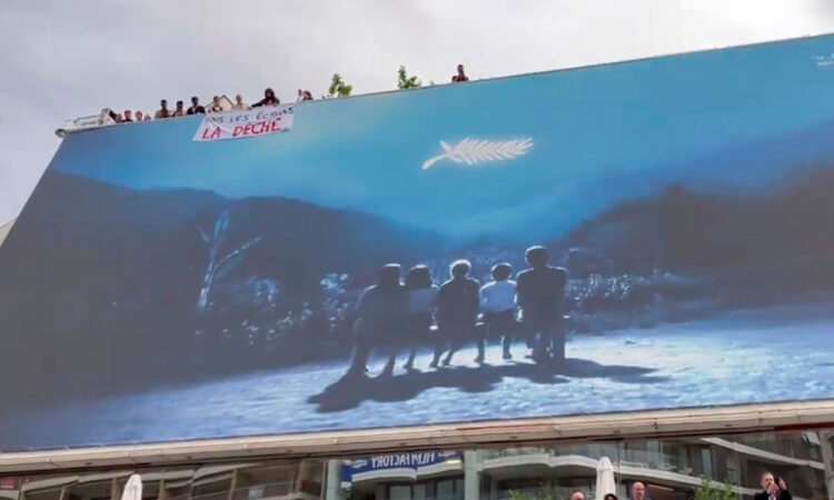 Trabajadores de festival de Cannes protestan en inauguración
