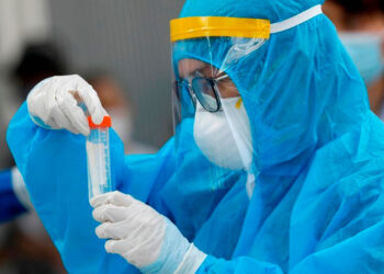 Variante ‘Flirt’ del COVID-19 se Propaga en Estados Unidos