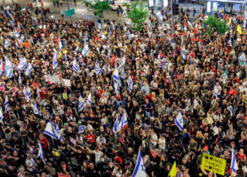 Miles de israelíes exigen la dimisión de Netanyahu