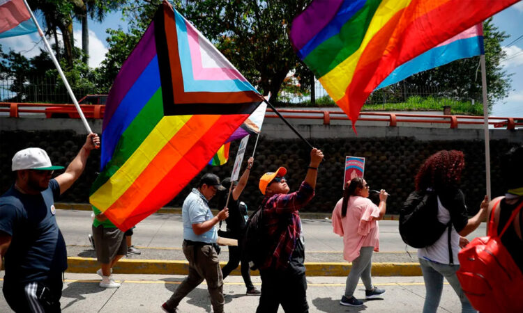 Denuncian ataques en El Salvador en Día contra la Homofobia, Transfobia y Bifobia