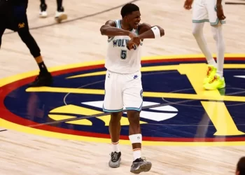 90-98. Los Wolves remontan 20 puntos y eliminan a los campeones Denver Nuggets