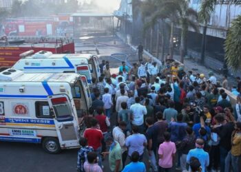 Aumenta a 27 el número de fallecidos en incendio en parque infantil en la India